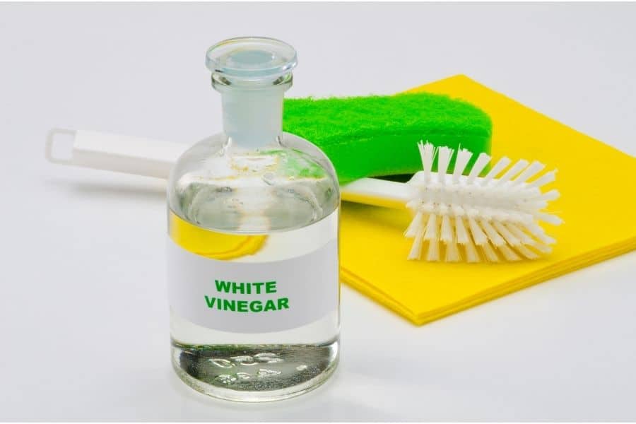 cleaning carpet with vinegar