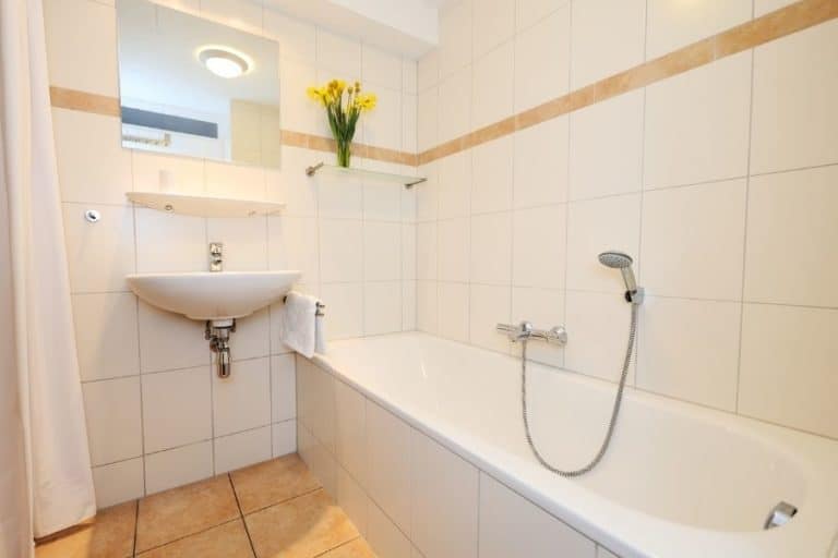 5 Tips on the Best Color Temperature for Bathroom Lighting