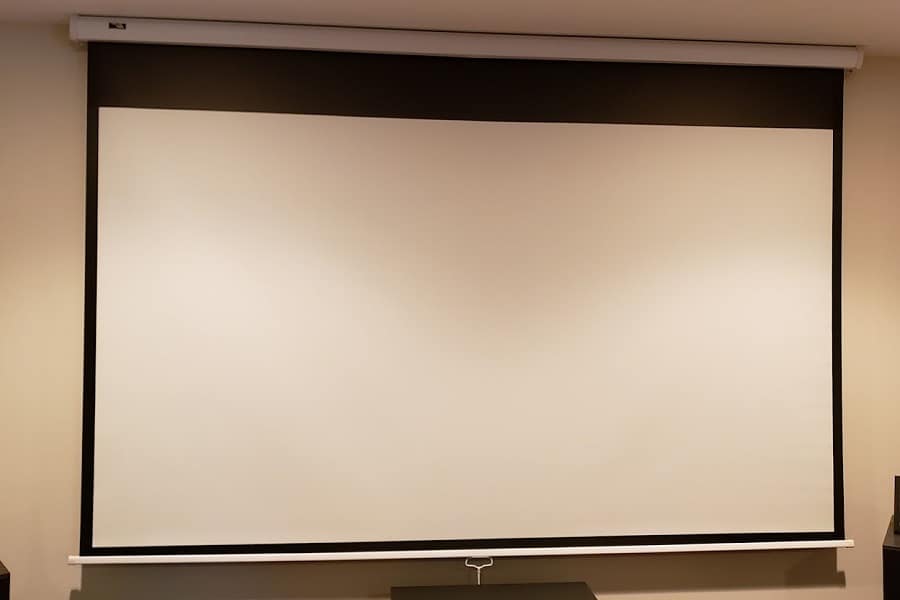 how to hang a projector screen from ceiling