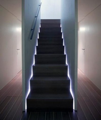 Narrow staircase lighting