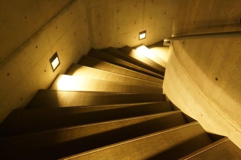 11 Smart Basement Stair Lighting Ideas