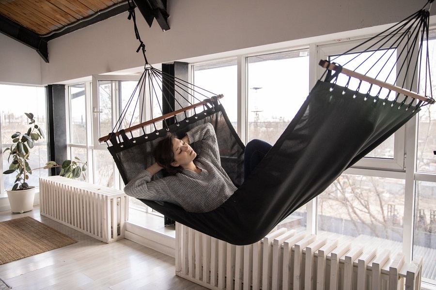 how to hang a traditional hammock indoors