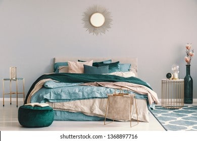 How Do You Place A Large Bed In A Small Room?