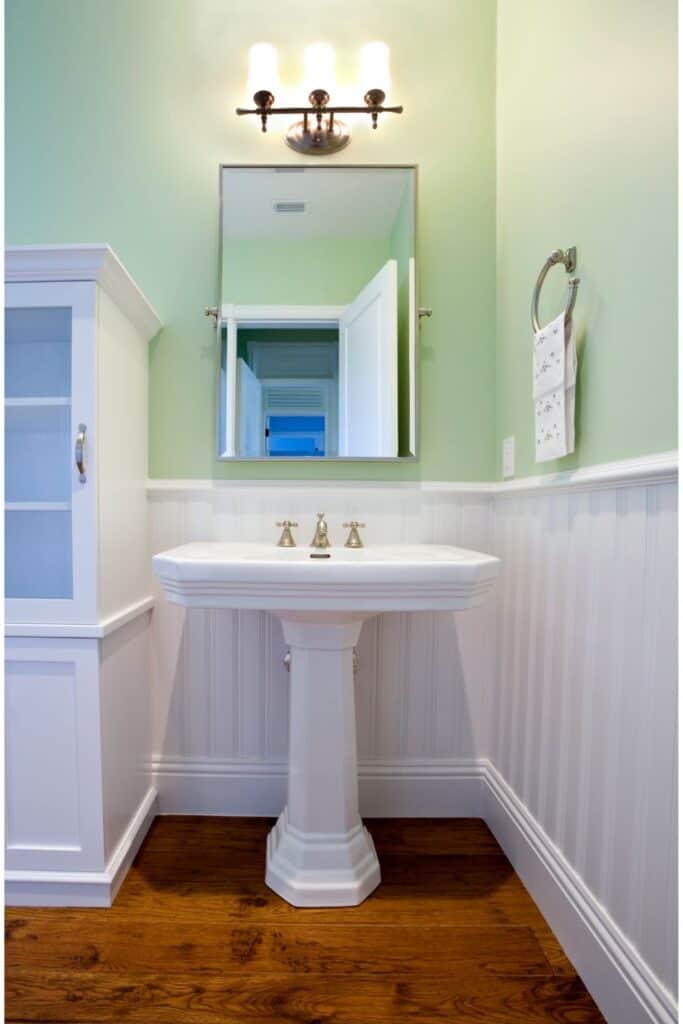 towel bar beside pedestal sink